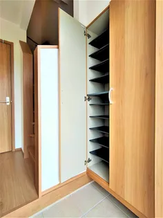 ポポラーレ(Popolare)IIの玄関