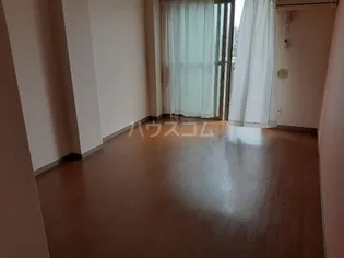 ビッグ・フィールド【3階】の居間