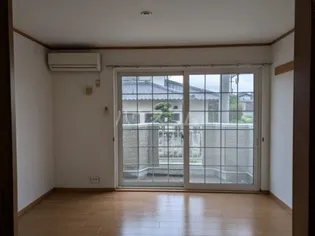 ストーンヒルII【1階】の居間