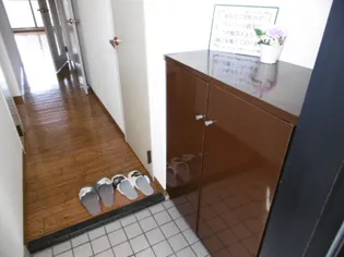 ファミール徳常【6階】の玄関