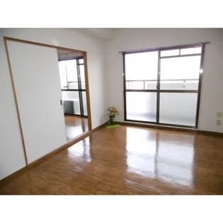 ファミール徳常【6階】の居間