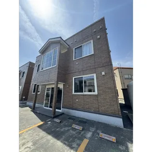 グランモア鳴滝B【1階】の外観