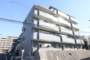 東京都多摩市馬引沢2【マンション】の外観