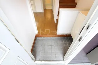 ローレル寺尾の玄関