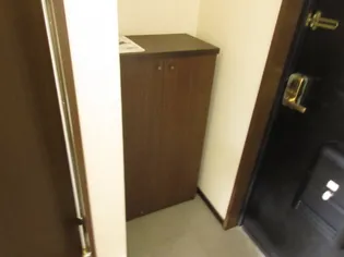 ロイヤル江戸橋【2階】の玄関