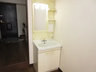 ロイヤル江戸橋【2階】の内装