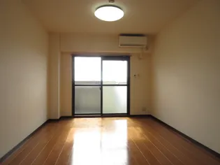 ロイヤル江戸橋【2階】の居間