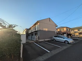 リィ・シン【1階】の外観