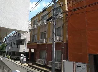 レオパレスユリパレス中野坂上【3階】の外観