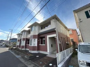 神奈川県足柄上郡中井町半分形【アパート】の外観