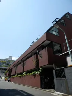 ライオンズマンション六本木【1階】の外観