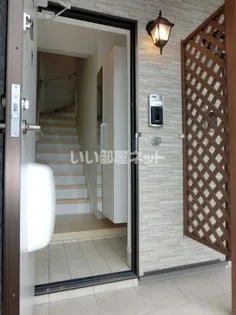 ユートピア ナミ ドゥ【2階】の玄関