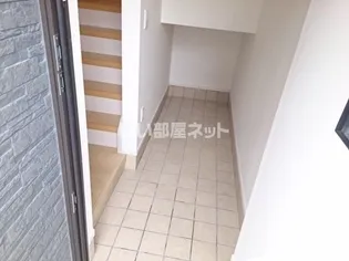 フロムワン【3階】の玄関