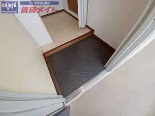 ガーデンヒルズ2号館【3階】の玄関