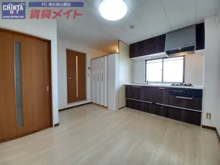 ガーデンヒルズ2号館【3階】の居間