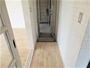 オクテットユー【1階】の玄関