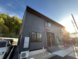 ホワイエ国富の画像