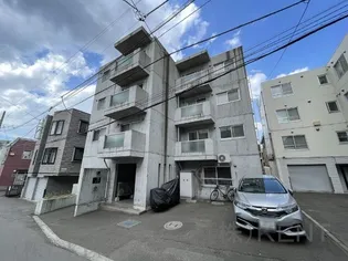 ロイヤルカレッジ【3階】の外観