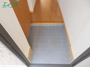 ファミール笹川【1階】の玄関