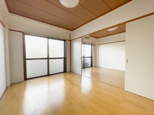 清ビル【3階】の居間