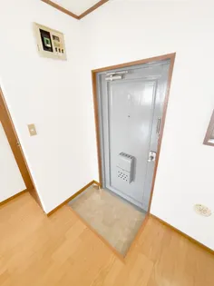 清ビル【3階】の玄関