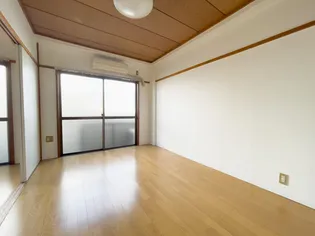 清ビル【3階】の居間