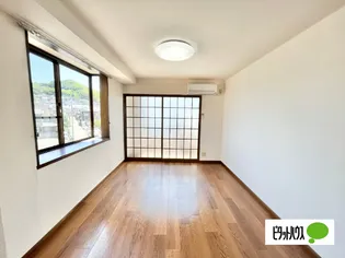 ラミューズ伏見台【3階】の居間