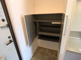 アフロディア【2階】の玄関