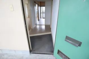 ナチュール札元【2階】の玄関