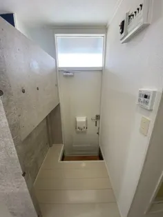 ファーストライフII【2階】の玄関