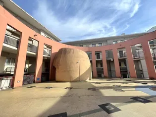 ハウズ・プラザの外観