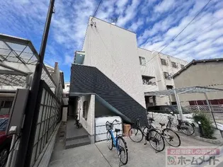 LORE【2階】の外観