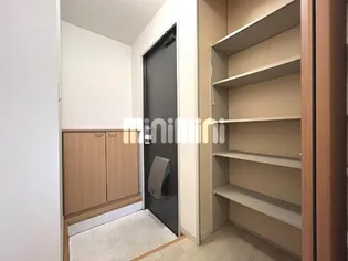 ラローズ A【1階】の玄関