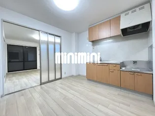 ラローズ A【1階】の居間