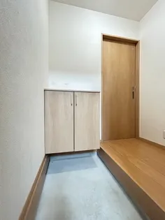 アヴァンス A棟【1階】の玄関