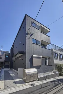 LATINA【2階】の外観