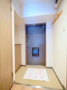 マッシモフェミニール菊水【2階】の玄関