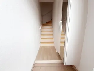 サン・ガーデンB【2階】の玄関