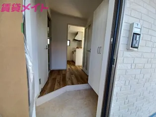 MAHALO【2階】の玄関