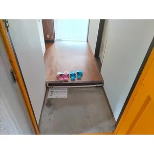 リトルシャトー (S)【1階】の玄関