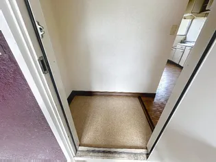 ヴェールヴァン II【2階】の玄関