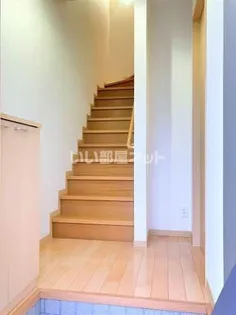 デュオ B棟の玄関