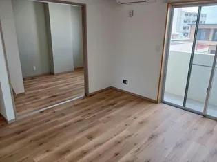 レジデンスuchima【2階】の居間