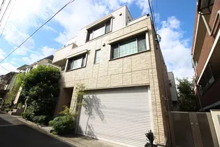 Custom Condo【1階】の外観