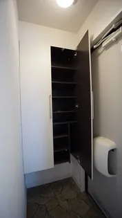 ファーストスクエア C101【1階】の玄関