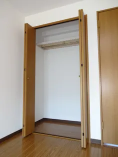 シャンヴィルI番館【2階】の内装