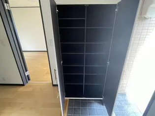 コンフォートM【1階】の玄関