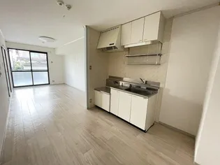 ルミエール10【1階】の居間