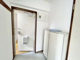 センチュリー21 別館【2階】の玄関