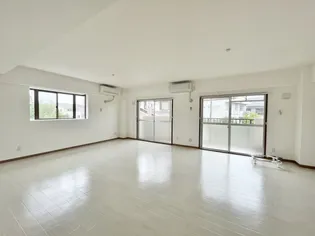 センチュリー21 別館【2階】の居間